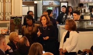 Harris presenta su plan para Puerto Rico en el corazón boricua de Filadelfia