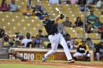 Yadier Molina gana en su debut con las Águilas, venciendo a las Estrellas 6-4 Yadier Molina gana en su debut con las Águilas, venciendo a las Estrellas 6-4