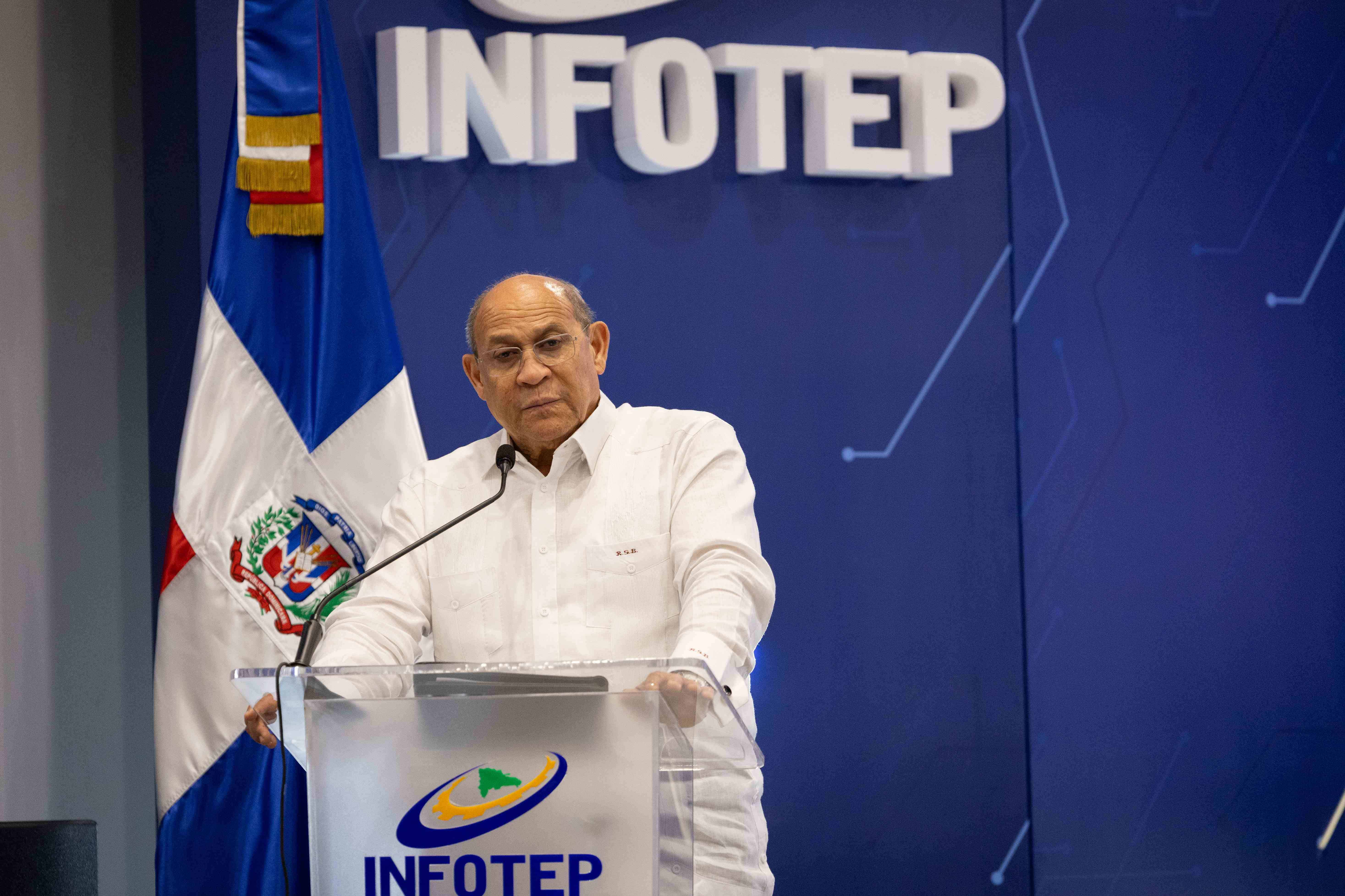 Titular de Infotep, Rafael Santos Badía.