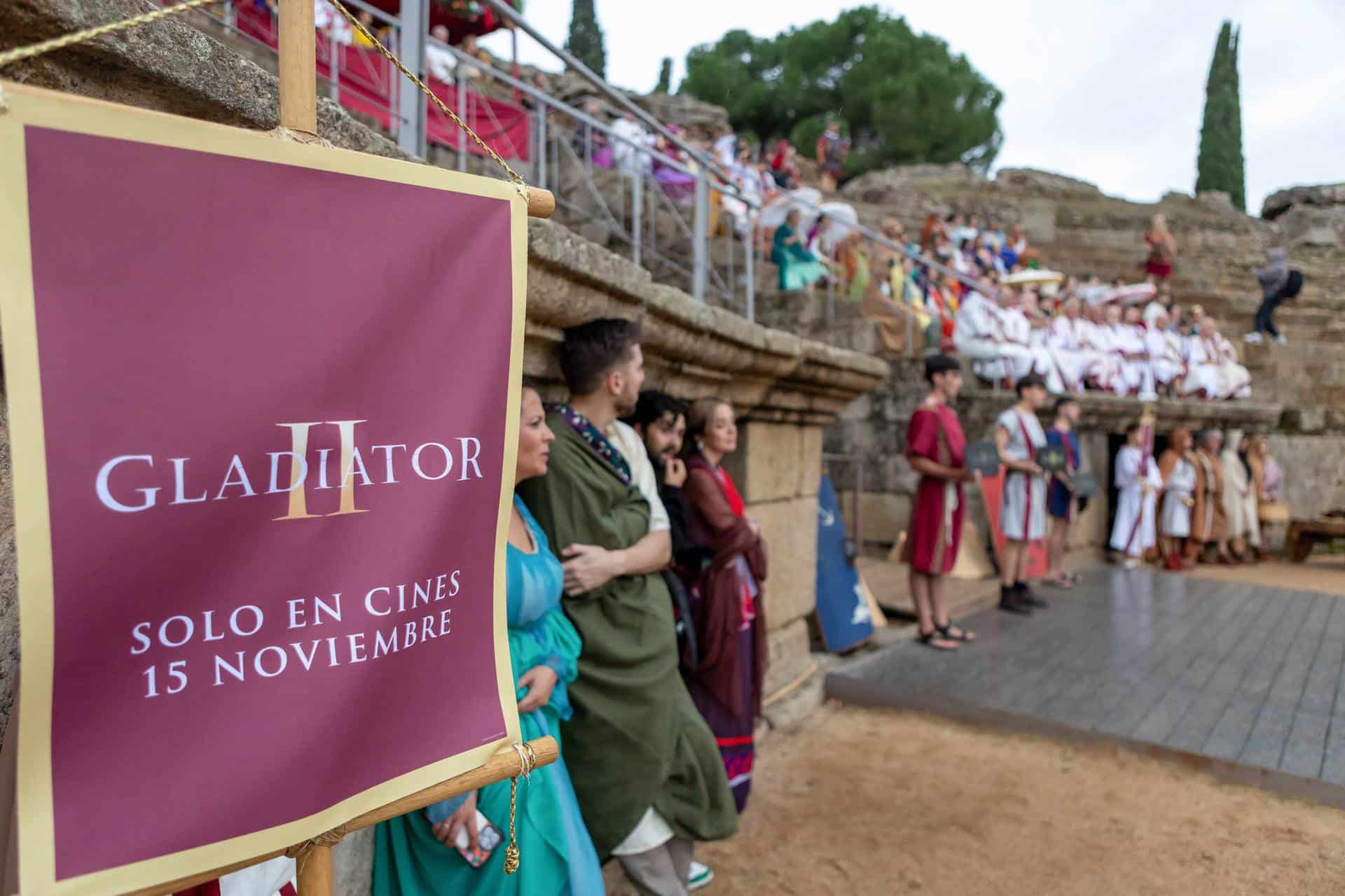 -Algunos de los monumentos romanos de Mérida, como el Teatro, el Anfiteatro o el Templo de Diana, ha sido testigos este martes de una acción promocional de la película ´Gladiator II´.