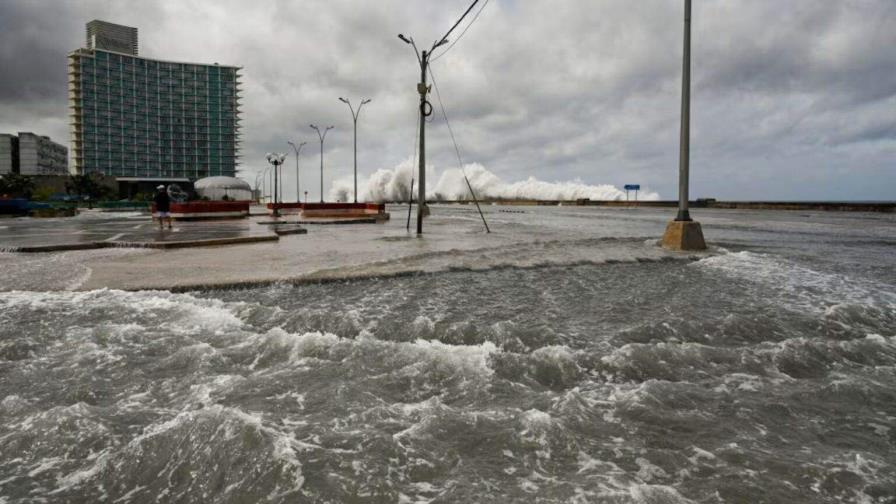 Localidad cubana San Antonio del Sur busca borrar el golpe de la tormenta Óscar