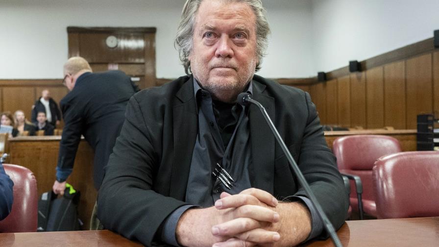 Steve Bannon, viejo aliado de Trump, queda libre tras 4 meses en prisión por desacato al Congreso