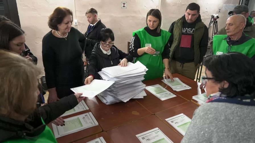 Tras las denuncias de fraude, las autoridades georgianas anuncian un recuento parcial de votos