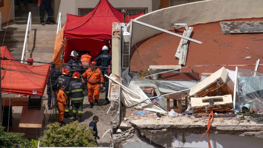 Un muerto y casi diez desaparecidos tras derrumbe de un hotel en Argentina