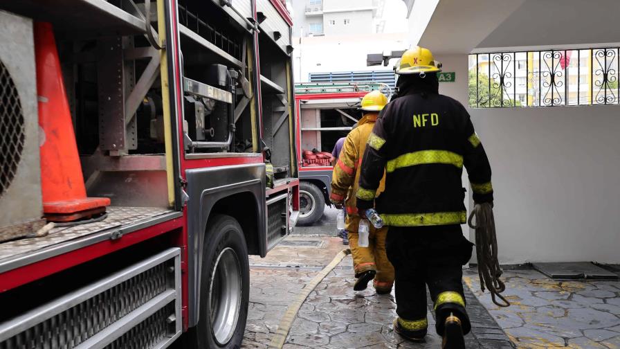 Sofocan fuego en torre del sector Evaristo Morales que no tiene sistema contra incendio