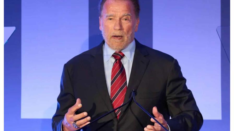 Schwarzenegger pide dejar de lloriquear por Trump y trabajar por el medioambiente Schwarzenegger pide dejar de lloriquear por Trump y trabajar por el medioambiente