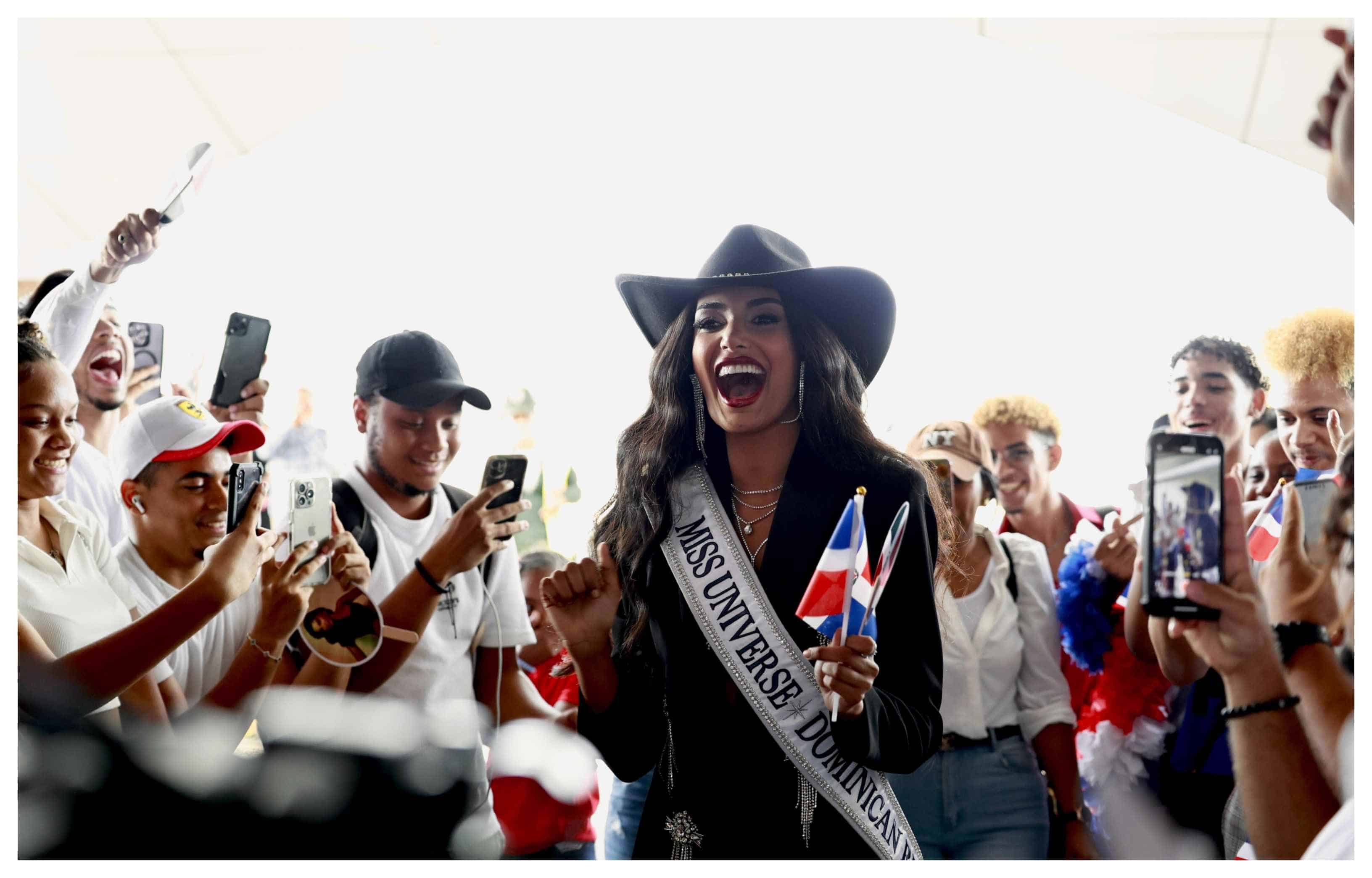 Una alegre Celinée Santos partió a México.