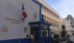 Detenido en cuartel policial de Moca hiere a compañero de celda de una estocada