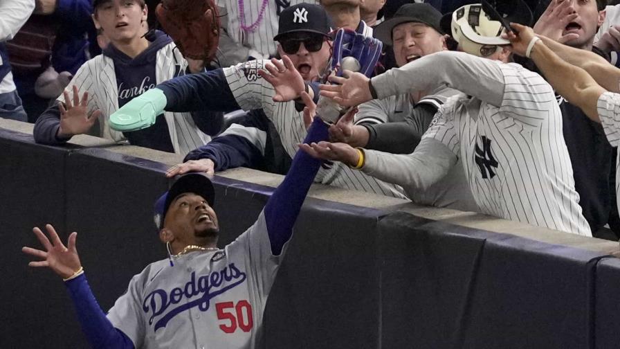 Fanáticos que interfirieron en jugada vetados para juego 5 de la Serie Mundial en el Yankee Stadium