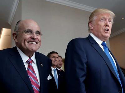 Donald Trump indulta a Rudy Giuliani por intentar revertir elecciones