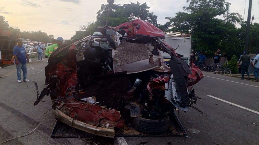 Un muerto durante accidente de tránsito entre una grúa y un carro en la autopista Duarte