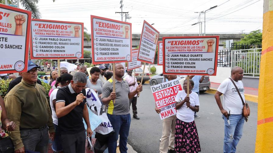 Residentes en San Felipe, en Villa Mella, demandan asfaltado de sus calles