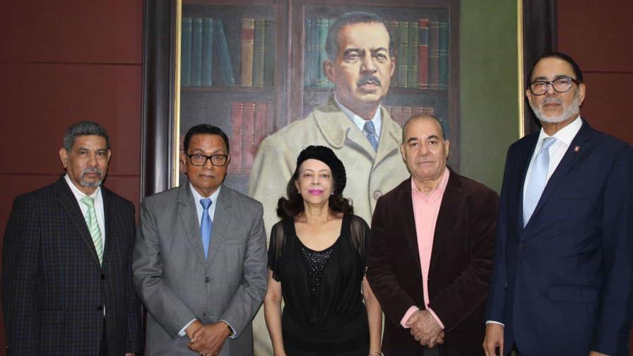 Presentan antología con cuentos de cinco reconocidos escritores