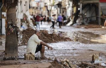 España continúa buscando víctimas tras las inundaciones del siglo