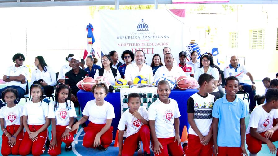 INEFI entrega cancha remozada y utilerías en centro educativo de Los Guandules