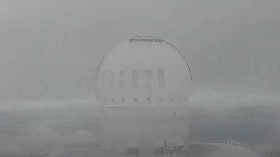 ¿Nieve en Hawai? El aire frío y la humedad provocan nevada en la montaña más alta del estado