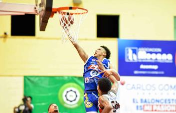 Omar Silverio se viste de héroe y La Cancha empata la final en Moca