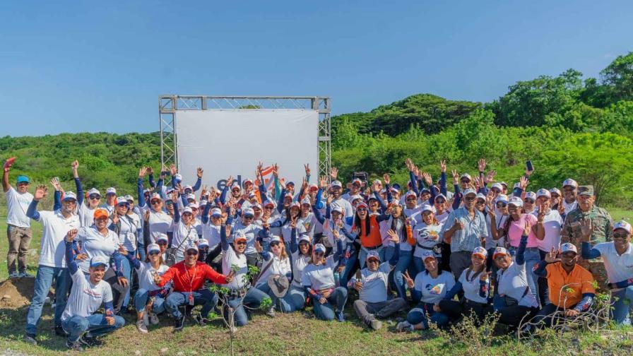 Edesur realiza jornada de reforestación en San Cristóbal con la siembra de 2,000 plantas