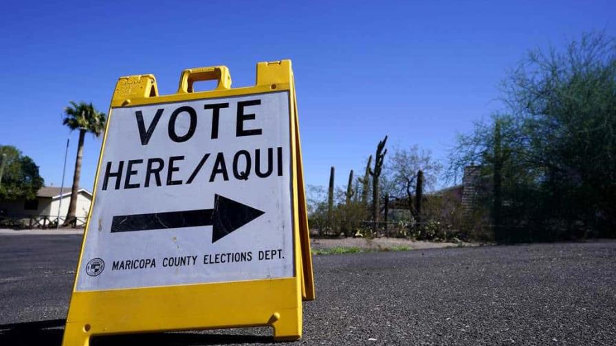 Ordenan a Arizona divulgar lista de votantes con ciudadanía no verificada