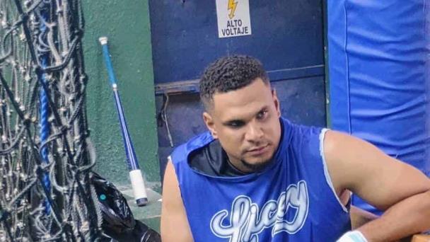 Hernández asegura que revisar los videos con los hitting coaches  ha mejorado su bateo