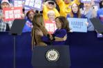 ¡Haz que te presten atención!, Jennifer López impulsa voto latino en mitin de Kamala Harris