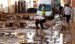 Nos dejaron completamente solos, denuncian las víctimas del temporal en Valencia