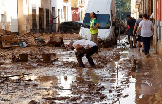 Nos dejaron completamente solos, denuncian las víctimas del temporal en Valencia