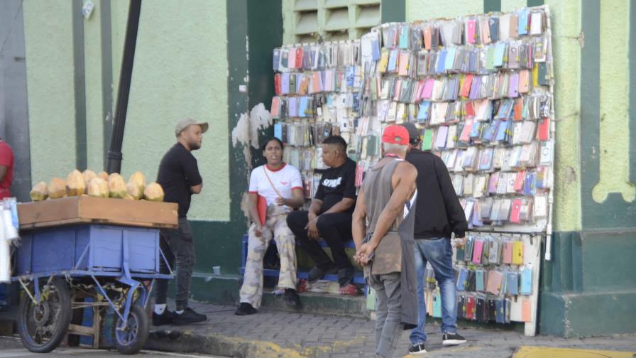 La alcaldía de Santiago otorga plazo de 24 horas para retirar negocios que ocupan espacios públicos