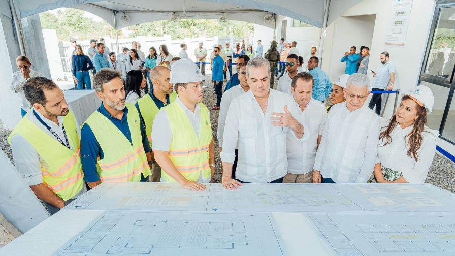 Abinader y ministro de la Vivienda supervisan avances en la construcción de la UASD-Cotuí