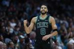 Tatum anota 32, Celtics se despegan y vencen a Hornets 124-109 tras expulsión de 2 jugadores