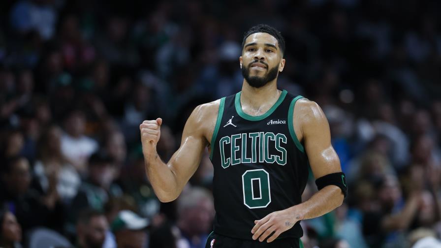 Tatum anota 32, Celtics se despegan y vencen a Hornets 124-109 tras expulsión de 2 jugadores