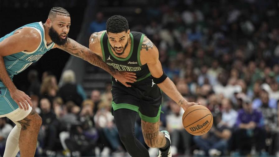 Tatum anota 29 puntos y Celtics vencen a Hornets y completan barrida en Charlotte