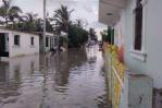 Lluvias inundan el sector Villa María en Higüey