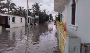 Lluvias inundan el sector Villa María en Higüey