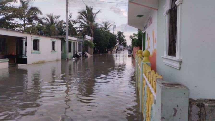 Lluvias inundan el sector Villa María en Higüey