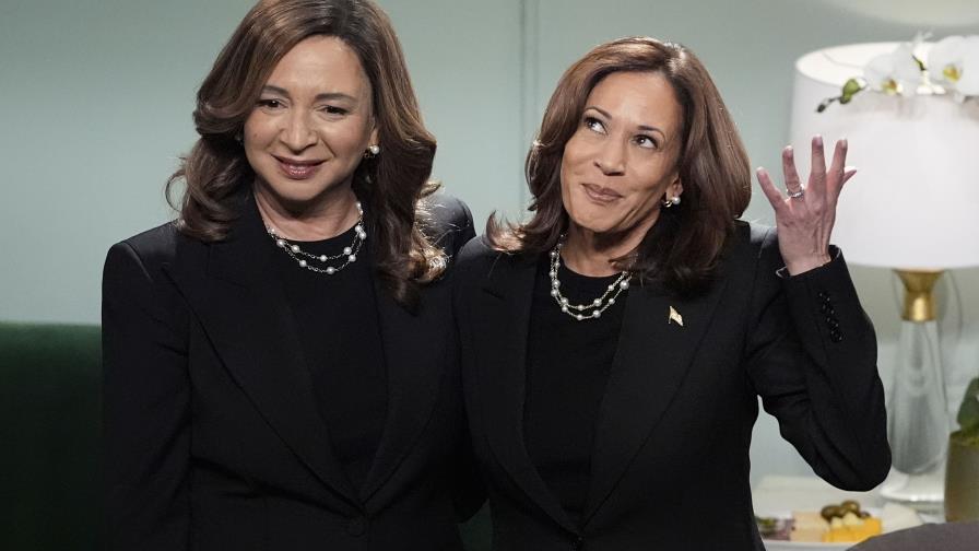 Harris aparece en Saturday Night Live como imagen en el espejo de Maya Rudolph