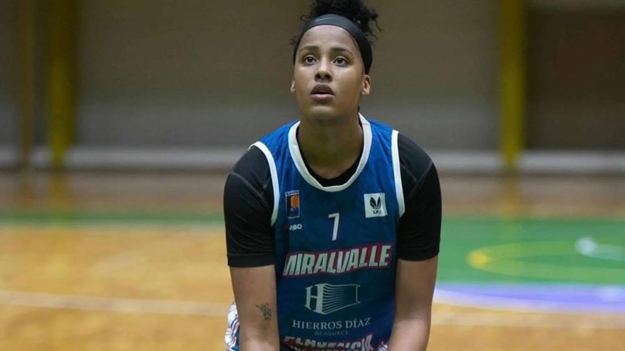 La jugadora dominicana Ángela Jiménez permanece grave en la UCI, en España, tras ser intervenida