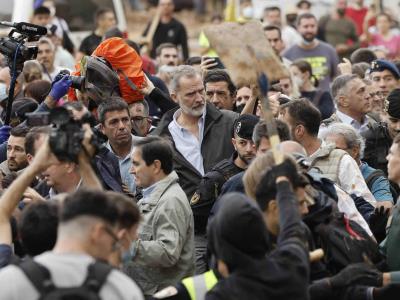 El rey de España justifica agresión que recibió de afectados por DANA