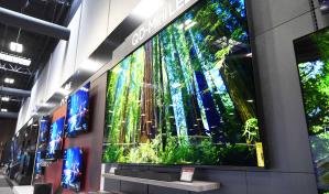 Tiendas aumentan existencias de televisores gigantes previo a periodo navideño