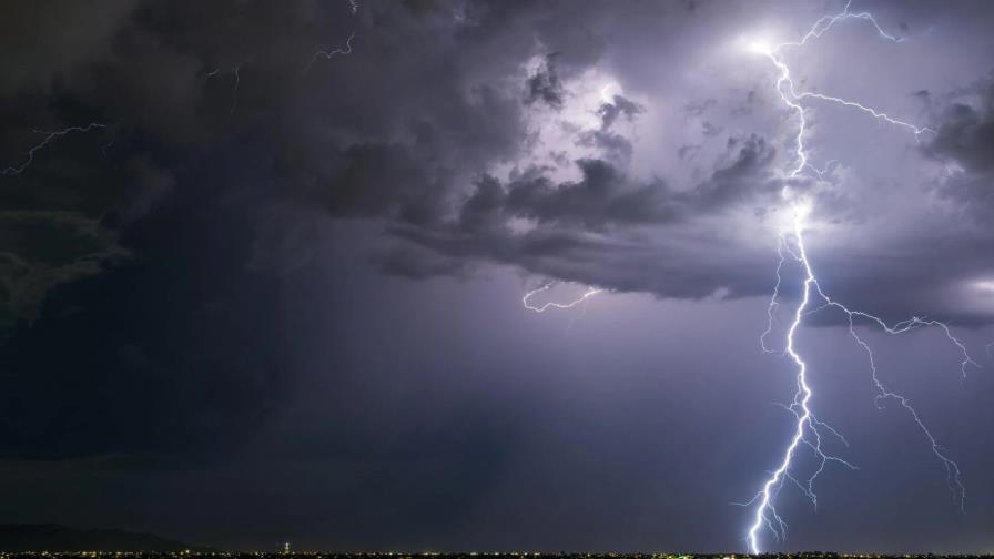 Tornado y tormenta causan daños en el área de Oklahoma City