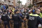 Tensión, insultos e indignación durante la visita de los reyes a zona de inundaciones en Valencia Tensión, insultos e indignación durante la visita de los reyes a zona de inundaciones en Valencia