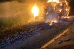 Cuatro personas mueren calcinadas dentro de vehículo que chocó en autopista Duarte Cuatro personas mueren calcinadas dentro de vehículo que chocó en autopista Duarte