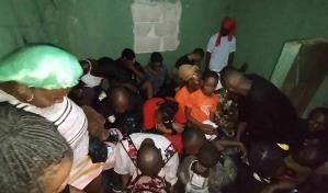 Detienen 83 haitianos con estatus migratorio irregular en un hotel de Montecristi