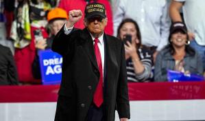 Trump habla de ataques a periodistas y dice que no debería haber dejado la Casa Blanca