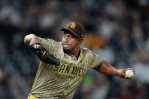 El dominicano Wandy Peralta ejerce opción con los Padres de San Diego