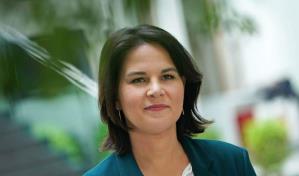 Ministra alemana de Exteriores viaja a Kiev mientras Ucrania se prepara para las elecciones en EEUU