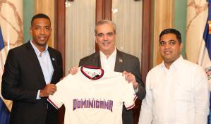 Presidente Abinader recibe el equipo que representará al país en torneo Premier 12