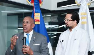 Bartolomé Pujals y el contralor validan acuerdo de alquiler firmado por la Ogtic Bartolomé Pujals y el contralor validan acuerdo de alquiler firmado por la Ogtic