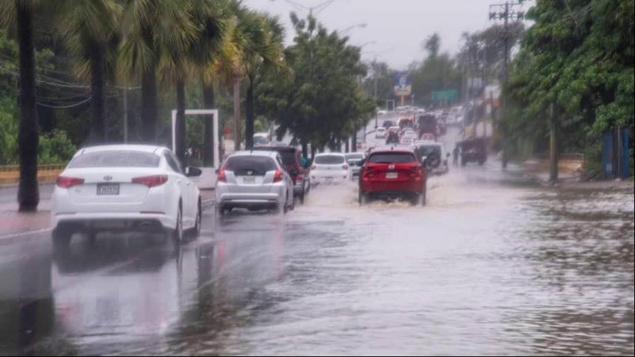 COE reduce alertas, pero mantiene precauciones en tres provincias por vaguada y tormenta Rafael