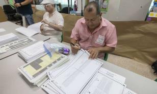 Empieza el conteo de votos de elecciones de Puerto Rico aunque miles esperan aun por votar